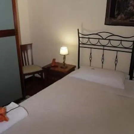Marchese Sala לינה וארוחת בוקר 2*