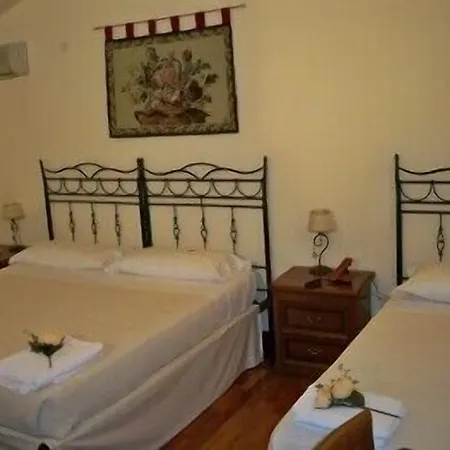 לינה וארוחת בוקר Marchese Sala 2*