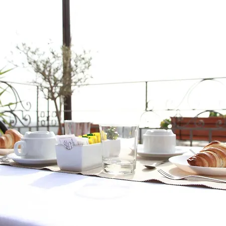 Marchese Sala Bed & Breakfast 2*